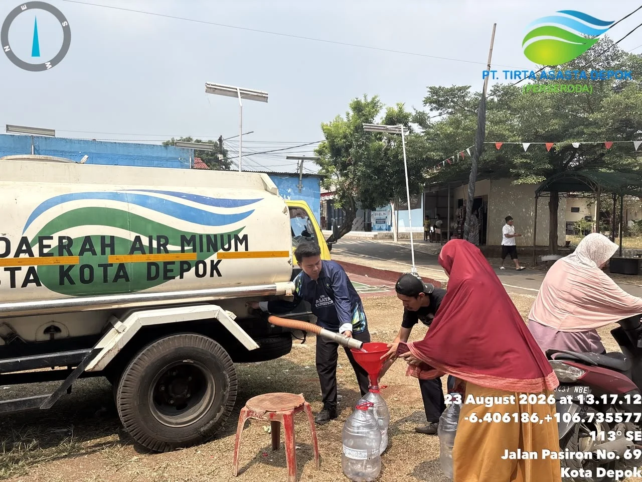 Tirta Asasta Depok Salurkan 6.000 Liter Air Bersih untuk Warga RW 10 Curug yang Mengalami Kekeringan